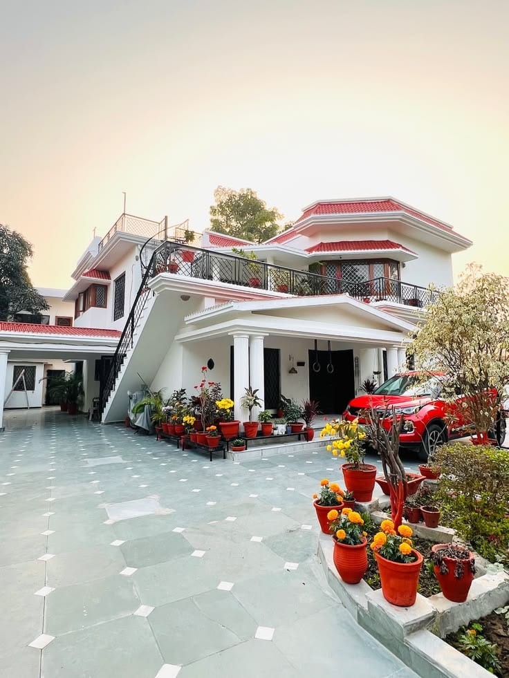 2 Kanal Brand New Luxury Ultra Modern Design Facing Park Bungalow Up For Sale In Valencia Town Lahore — 1 / 1