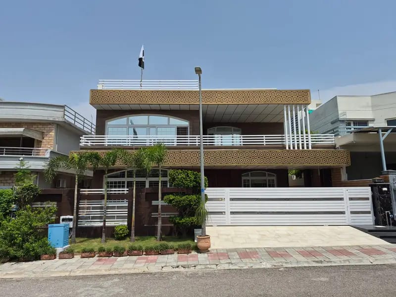 14.95 Crore Tripple Storey 1 Kanal House For sale In DHA Phase 2 - Sector B Islamabad — 1 / 2