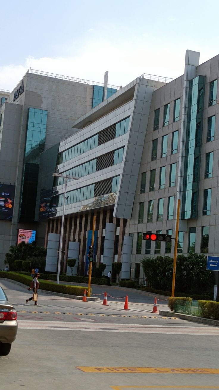 F-7 MARKAZ PRIME LOCATION COMMERCAIL BUILDING FOR SALE — 1 / 1