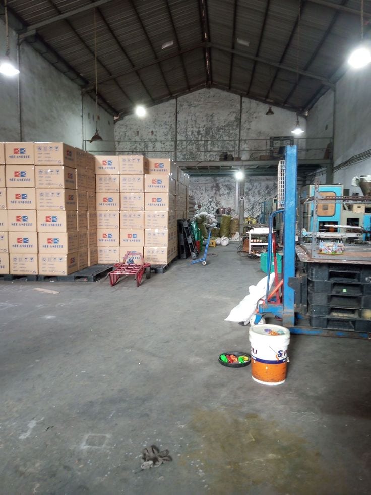 COMMERCIAL WAREHOUSE FOR SALE IN SCHEME 33, — 1 / 1