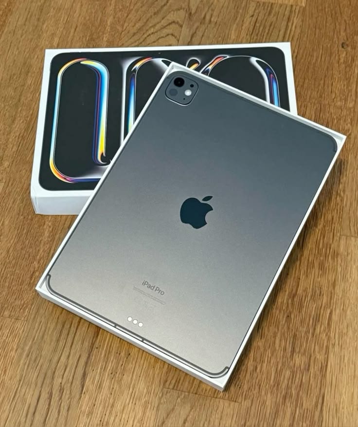 Apple iPad Pro M4- 90% Battery Health — 1 / 1
