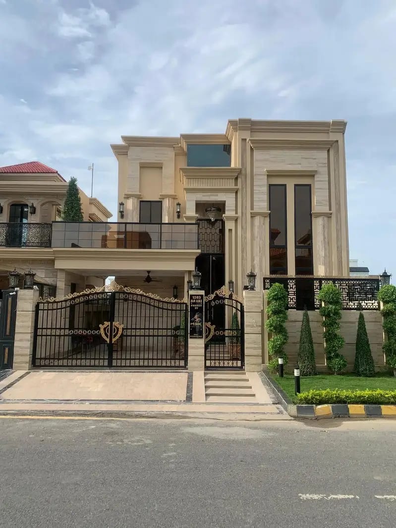 5.50 Crore AA-Extension 10 Marla Victoria Luxury House For Sale — 1 / 1