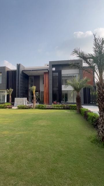 20 Kanal Beautiful Farm House For Sell — 1 / 1