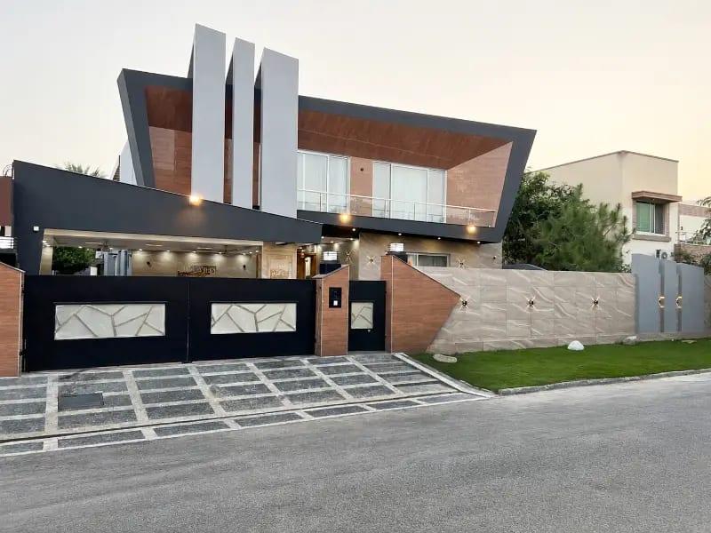 17.48 Crore 56 Marla Slightly Used With 10kW Solar Modern Designer House For Sale in Valencia Town — 1 / 1