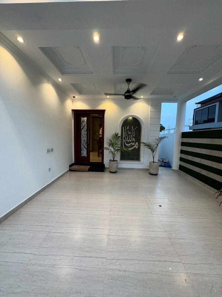 Prime Location In Dhoraji Colony Upper Portion Sized 1300 Square Feet For sale — 1 / 1