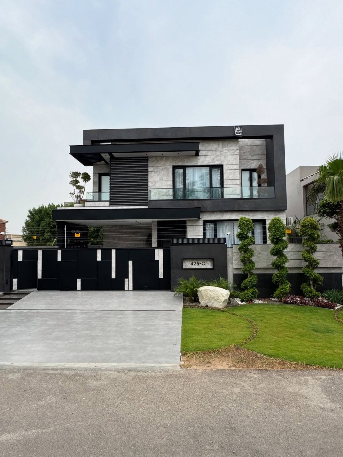 8 Kanal 11 Marla 165 Sqft House For Sale In G Block Gulberg 2 Lahore — 1 / 1