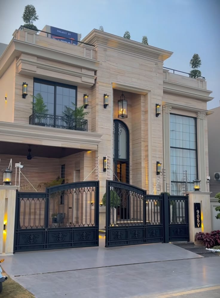 4 Kanal Beautiful House Available For Sale In Prime Location Of Special Area — 1 / 1