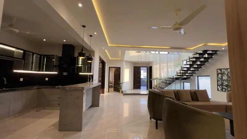 14.50 Crore Beautiful house — 1 / 10
