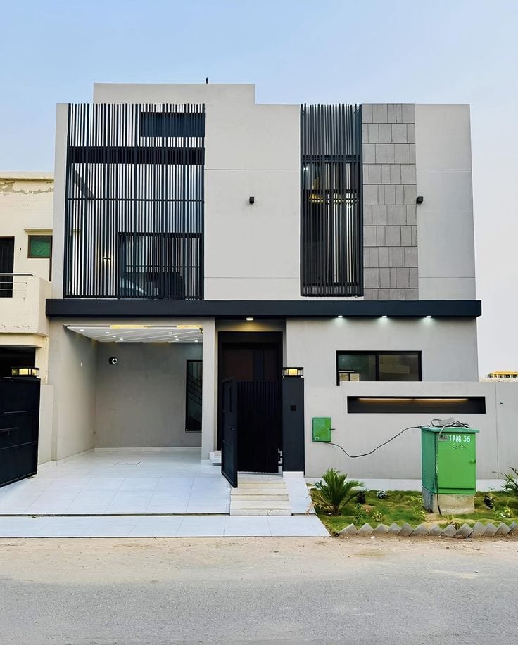 Looking For A Prime Location Upper Portion In Karachi — 1 / 1
