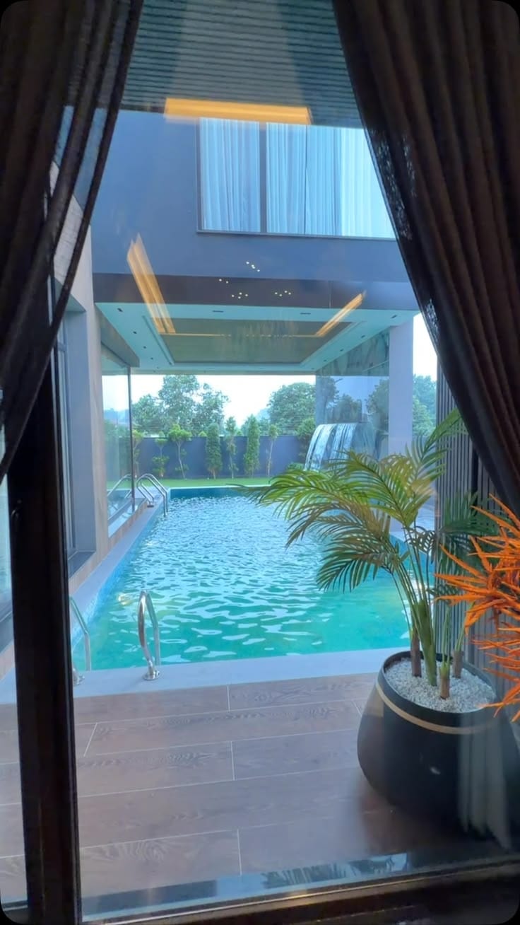 Luxurious Duplex Penthouse With Stunning Sea Views — 1 / 1