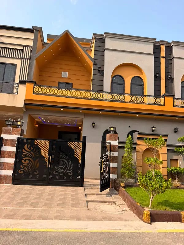 1.75 Crore 5 Marla Brand New House Available For Sale — 1 / 1