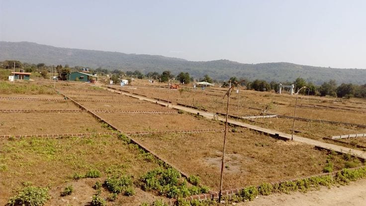100 FEET WIDE ROAD 1 KANAL SEMI-COMMERCIAL PLOT AVAILABLE FOR SALE IN LDA AVENUE - BLOCK F — 1 / 1