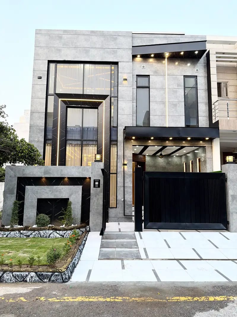 2.39 Crore Brand New 5 Marla Ultra Modern House For Sale In Prime Location — 1 / 1