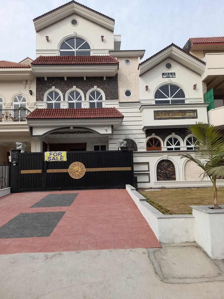 Pakistans Most Luxurious Farm House — 1 / 1