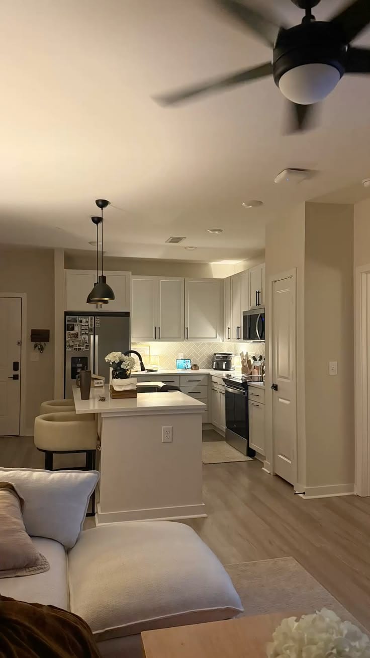 650 Sq Fts Dascon Towers 1-Bed Apartment Near — 1 / 1