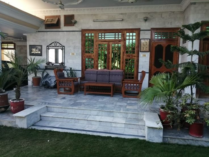 Good Location 1 Kanal Farm House In Cantt Of Lahore Is Available For Sale — 1 / 1