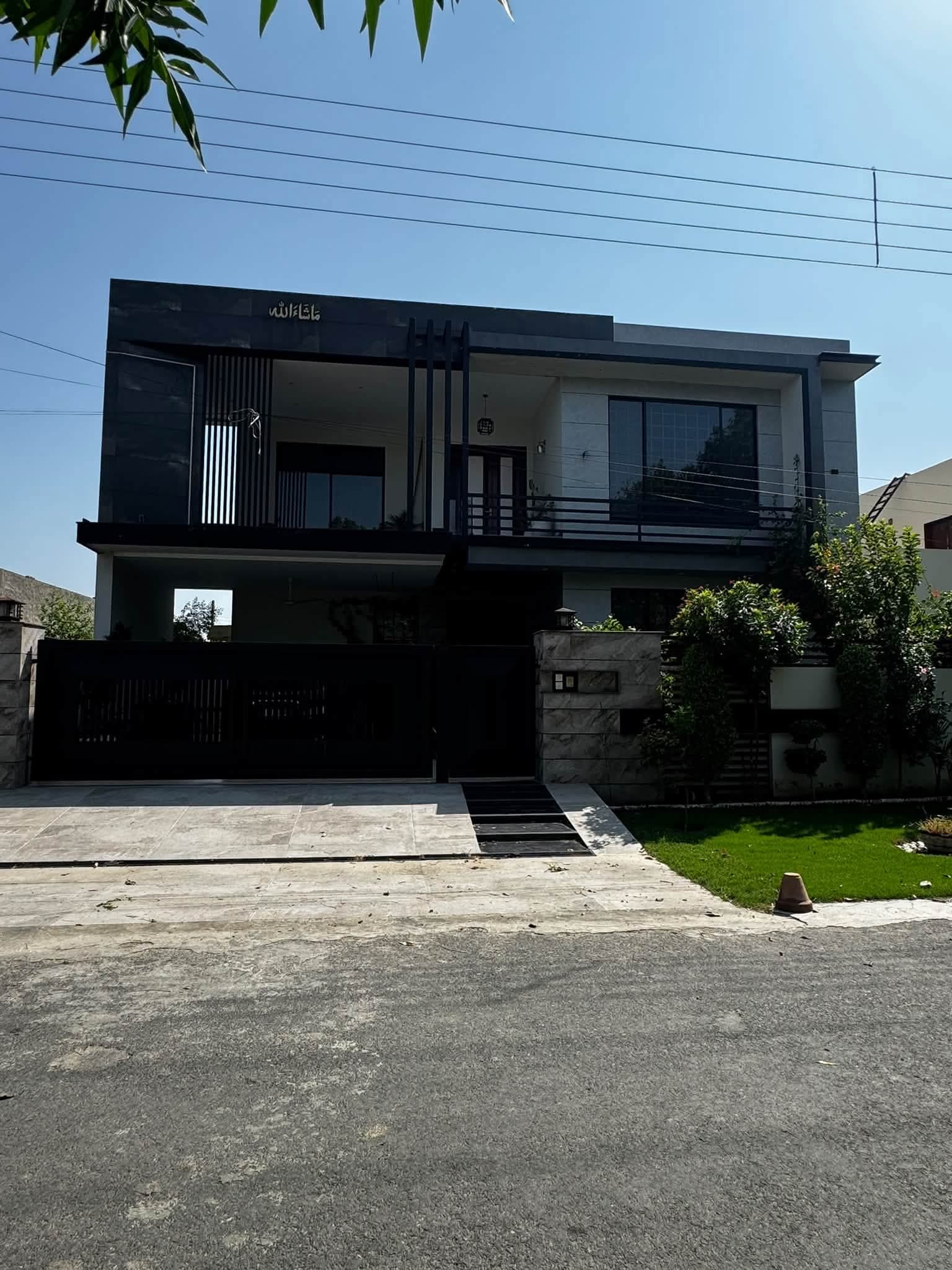 1 Kanal Neet And Clean Luxury Upper Portion For Rent Block E4 — 1 / 10