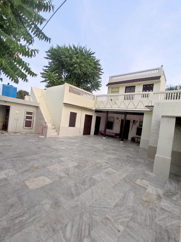 4 Kanal Corner Ready Farm House In Executive Block Available — 1 / 1