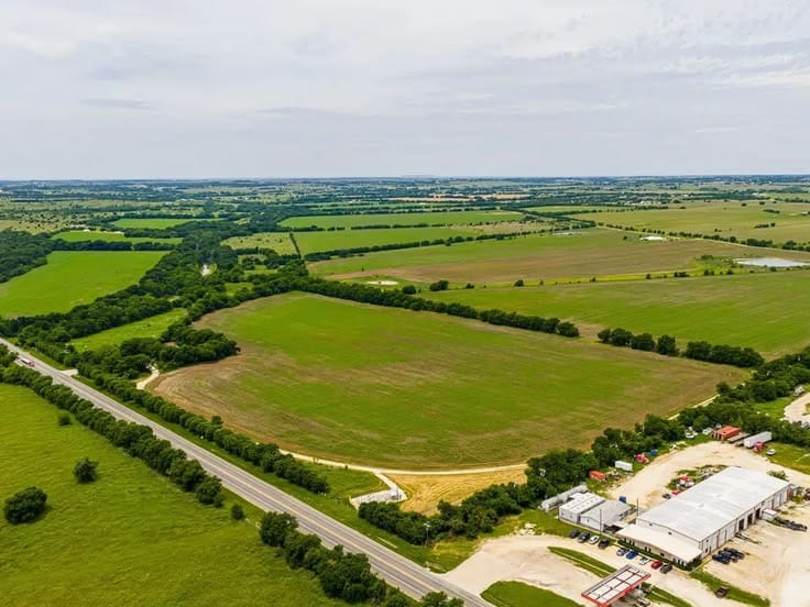 10 Marla Plot Available In Sector D, Near The Park And Main Road — 1 / 1