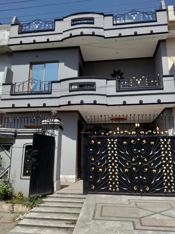 4.25 Crore 10 Marla Beautiful Triple Storey House Urgent For Sale Prime location G block in Sabzazar — 1 / 1