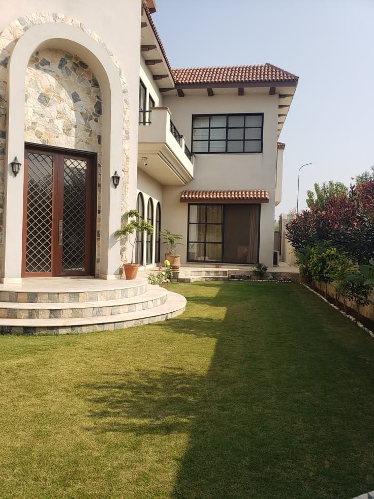 4-Kanal Fully Furnished Farmhouse In A High-Status Gated Community, Barki Road Lahore — 1 / 1
