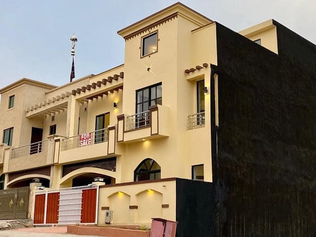 5 Marla Double Storey House Electricity Water 20 Feet Street Registry Intiqal — 1 / 1