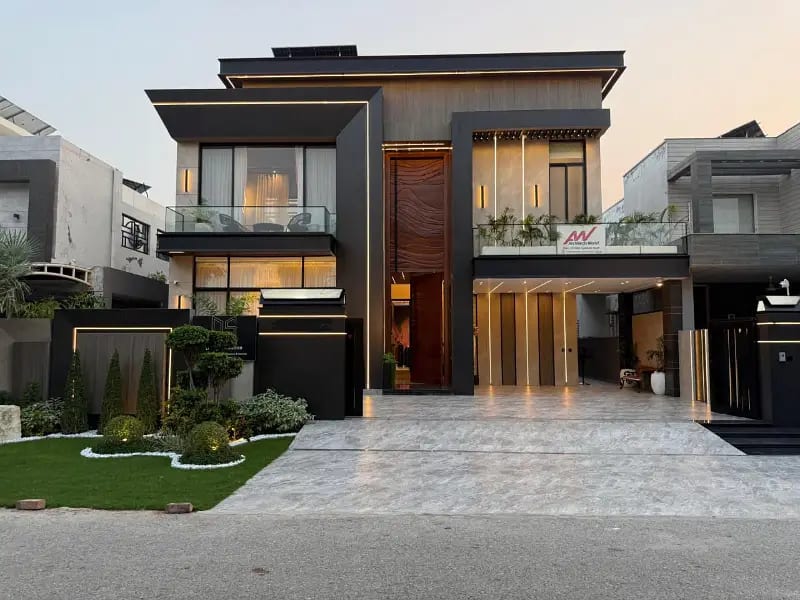 2.70 Crore 5 Marla Mansion Design By Mohsin Ali Top Notch Quality Work Facing Park — 1 / 1