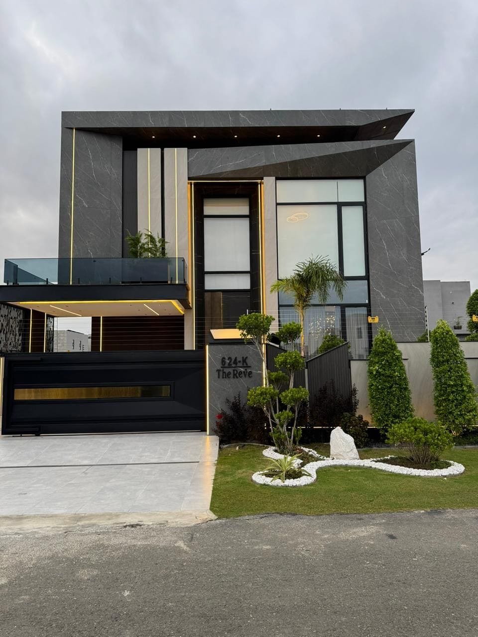 Fully Furnished House with Solar Installed — 1 / 1
