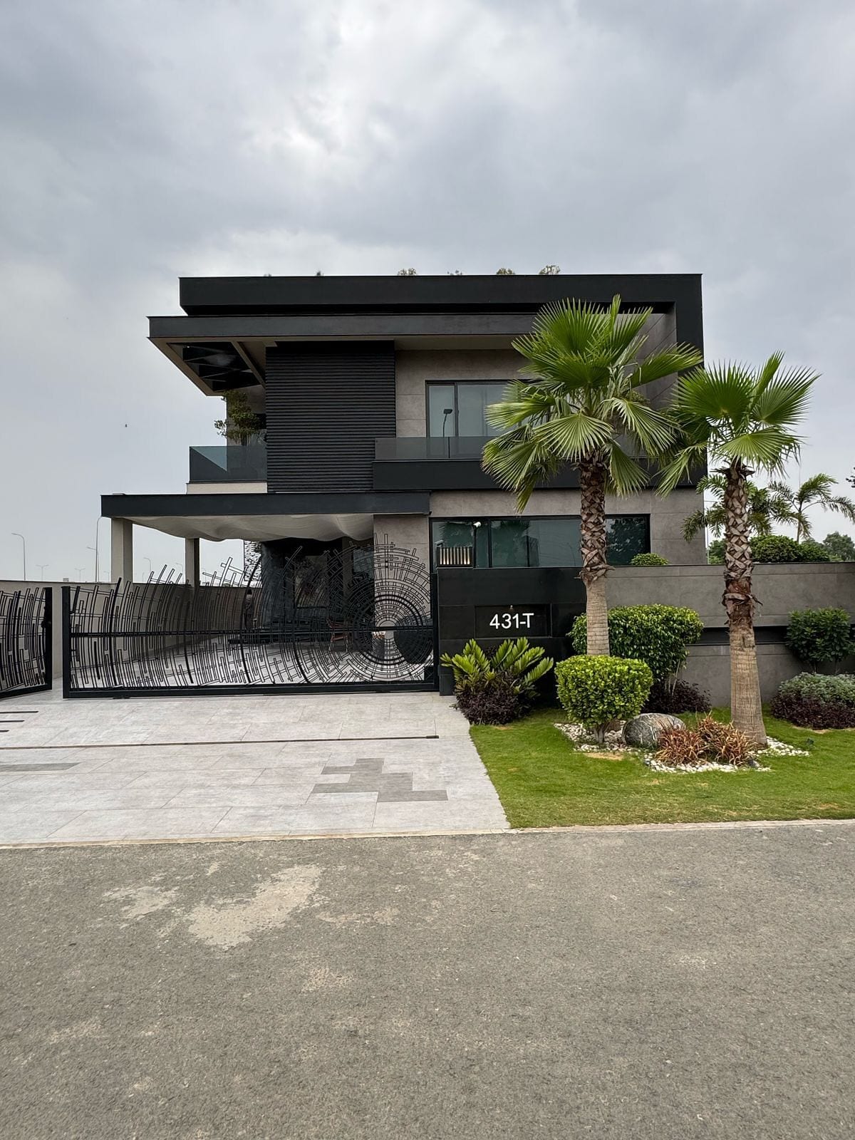 Buy your ideal Prime Location 4 Kanal House in a prime location of Model Town — 1 / 1