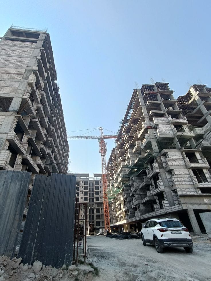 Adil Estate Offers Main College Road Block C/1, 2 Kanal Lifetime Commercial Paid Plot Available For Sale — 1 / 1