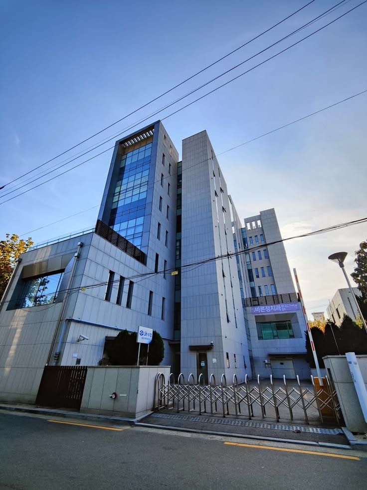 Ideally Located Building Of 18000 Square Feet Is Available For sale — 1 / 1