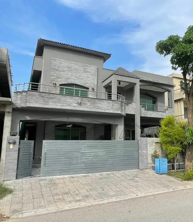1 Kanal Luxury house NoN furnished for sale — 1 / 1