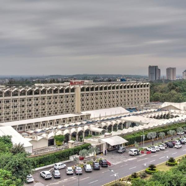 Commercial Market Satellite Town Luxury Guest House Room — 1 / 1