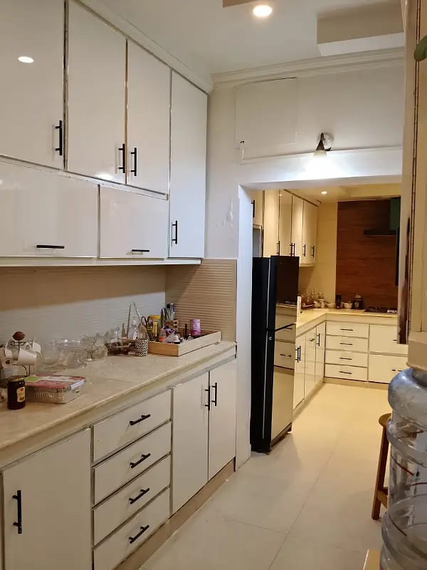 6.75 Crore 10 Marla House For Sale In Main Cantt. — 1 / 5