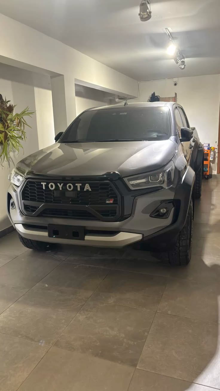 Toyota Hilux Vigo D-4D Automatic 2006 Thailand Model | Registered 2009 | Excellent Condition — photo 1 of 2