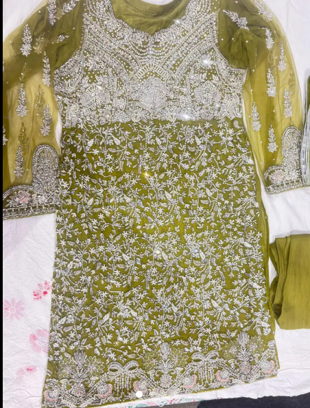 Green Boutique Dress | Worn Once | Stonework | Medium Size — photo 1 of 1