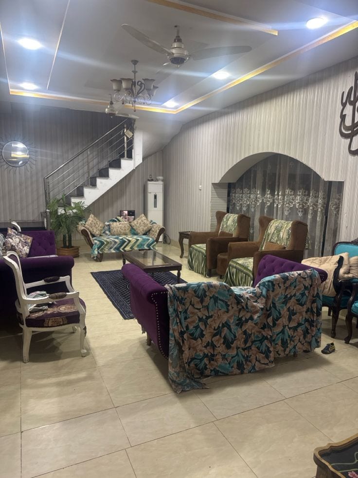 300 Sq Yards Well Maintained Very Beautiful Portion Available For Sale — 1 / 1