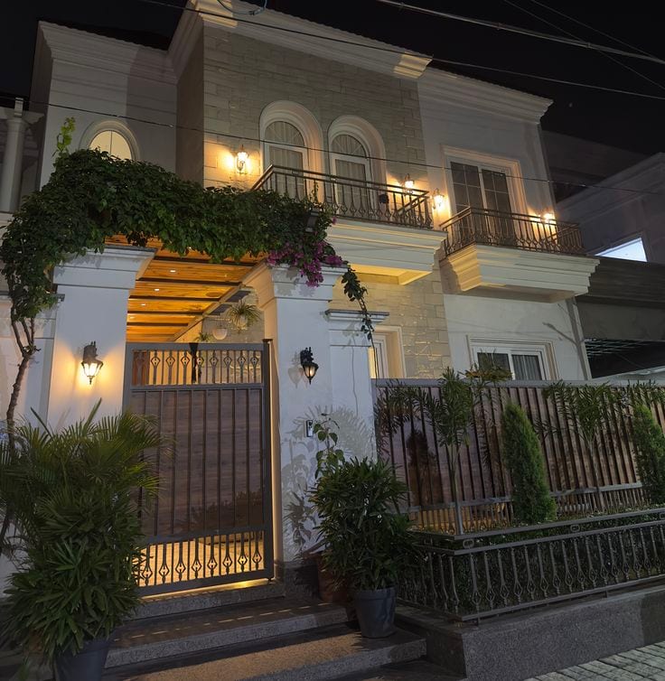 4.5-Kanal Fully Furnished Farm House In A High-Status Gated Community, Barki Road Lahore — 1 / 1
