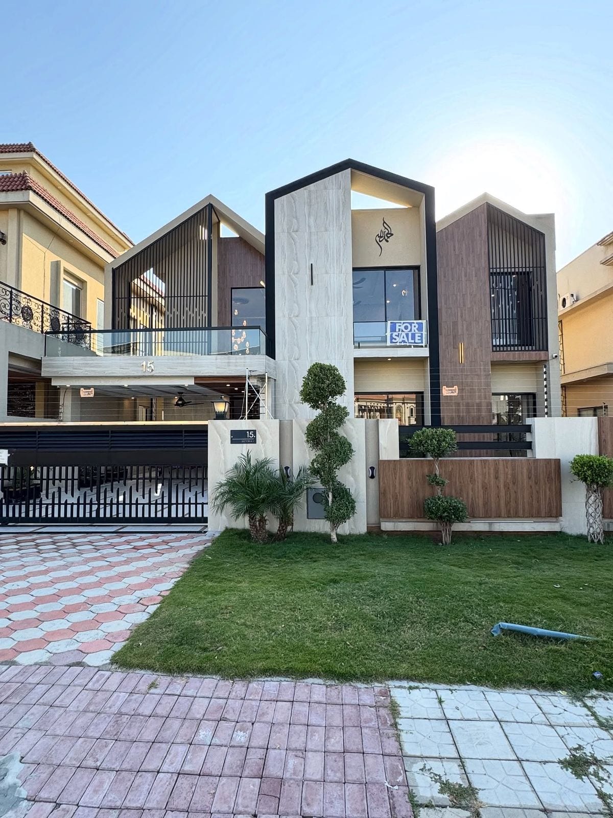 Rare 2700 Sq. Yard Luxury House for Sale on Main Margalla Road F-6 Islamabad | — 1 / 1