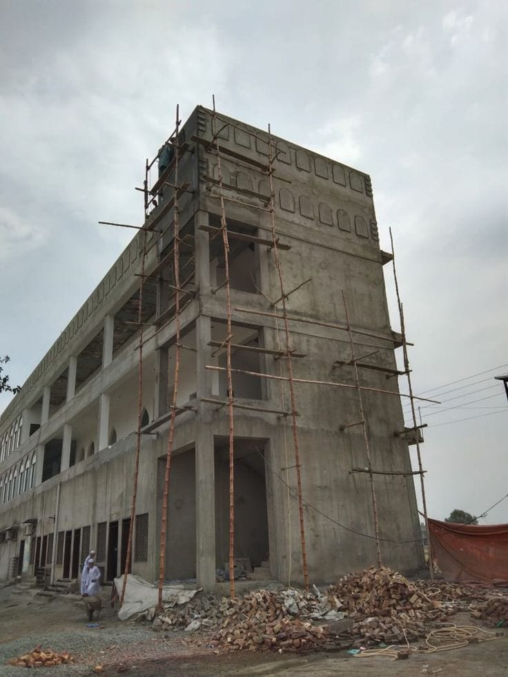 23 MARLA COMMERCIAL PLOT FOR SALE MAIN COLLEGE ROAD GONDAL CHOCK LAHORE — 1 / 1