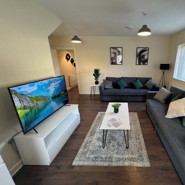 2 Bed DD Flat for Rent | 1st Floor | Road Facing | Lift | No Water Issue | No Load Shedding — 1 / 1