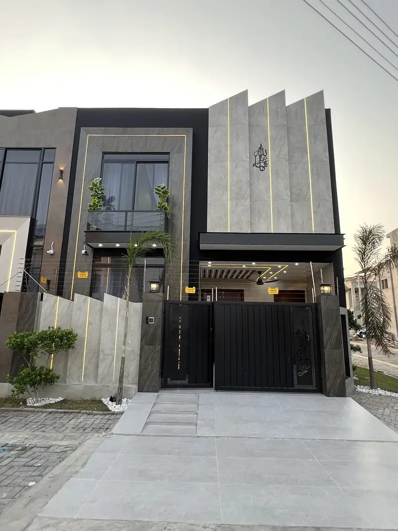 2.75 Crore 5.5 marla beautiful corner house for sale in central park housing society lahore — 1 / 1