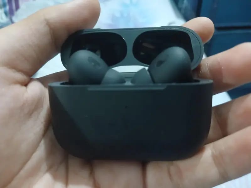 Gen 2 airpods — 1 / 1