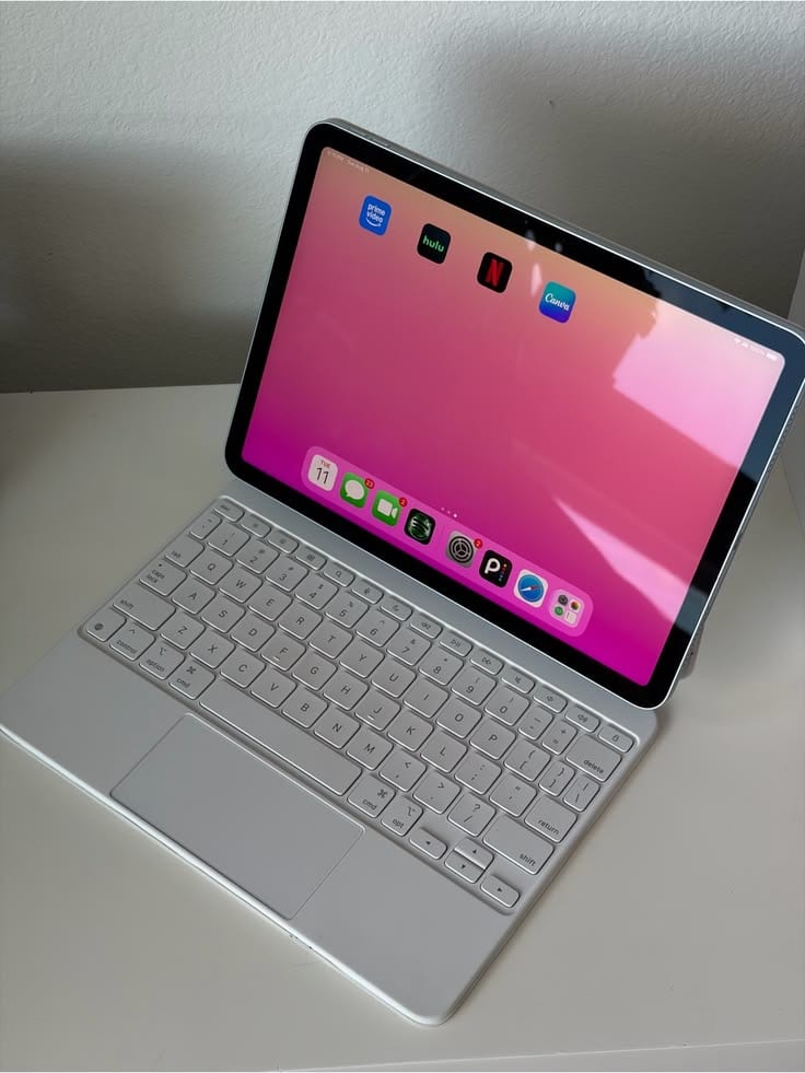 iPad Air M3 11” with pencil, keyboard — 1 / 1