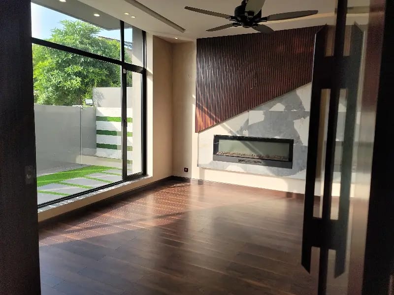 1 Kanal Corner Brand New Designer House For Sale With Lots Of Facilities And Luxury] — 1 / 2