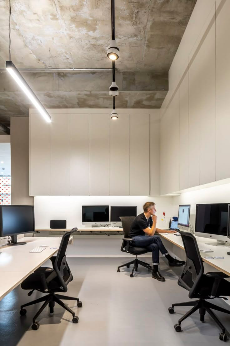 300 Sq Ft Premium Office Space Available on Ground Floor — 1 / 1