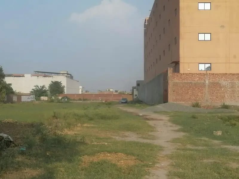 18 Lacs Saggian Main Corner Plot for sale — 1 / 1