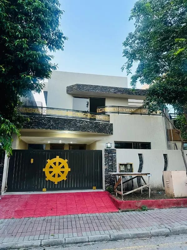 10 Marla Double Unit House For Sale In Bahria Town Phase 4 — 1 / 1
