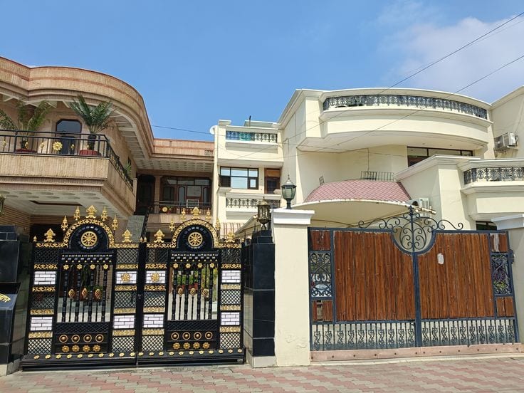 2 Kanal Semi Furnished Luxurious Designer Brand New House For Sale| Prime Location| Bahria Town — 1 / 1