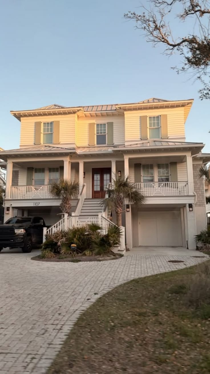 BUNGALOW FOR Sale IQBAL LANE 5 PHASE. 8 100. YARDS — 1 / 1